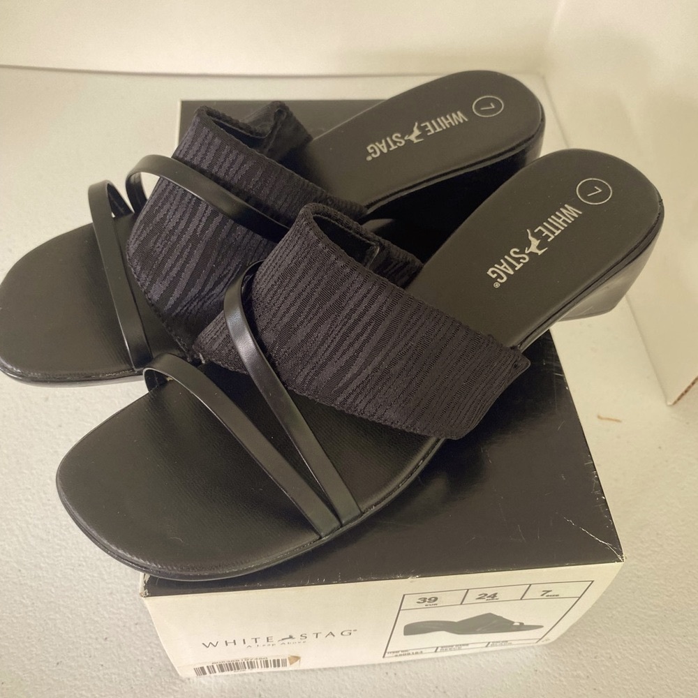 WHITE STAG LADIES SANDALS SZ 7